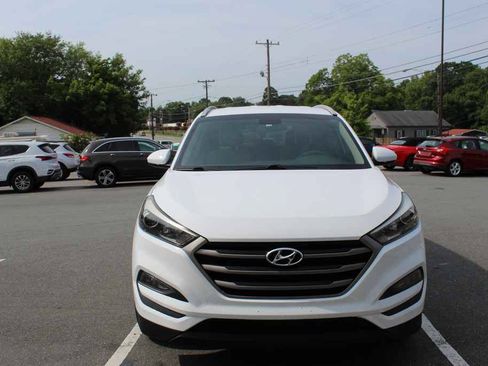 Used 2016 Hyundai Tucson SE w/ Option Group 02 FWD image 2