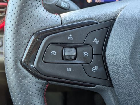 Used 2025 Chevrolet Trax RS w/ Sunroof Package image 15