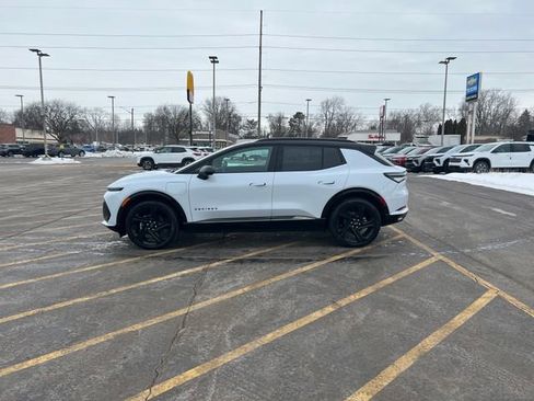 New 2026 Chevrolet Equinox EV RS image 2