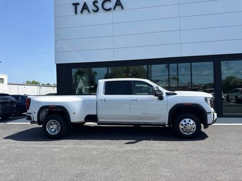 Used 2024 GMC Sierra 3500 Denali Ultimate AWD/4WD image 2