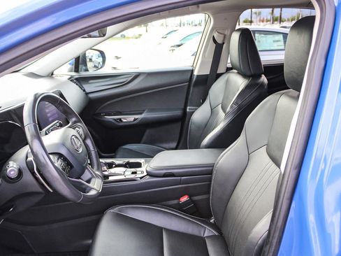 Used 2025 Lexus NX 250 FWD image 18