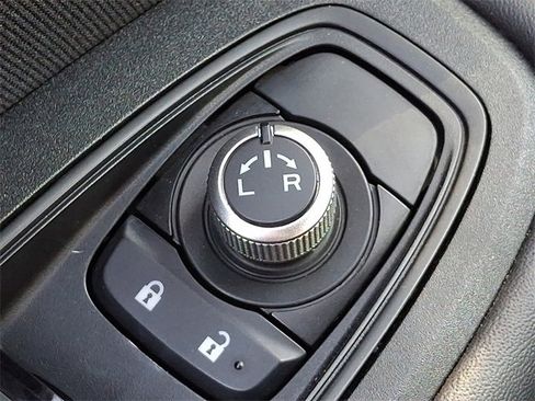 Used 2023 Subaru Outback Premium image 27