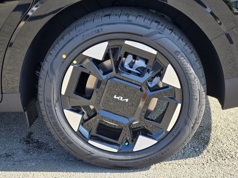 New 2026 Kia Carnival EX image 17