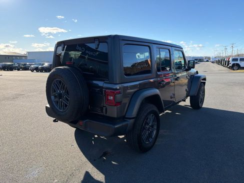 Used 2025 Jeep Wrangler Sport S image 6