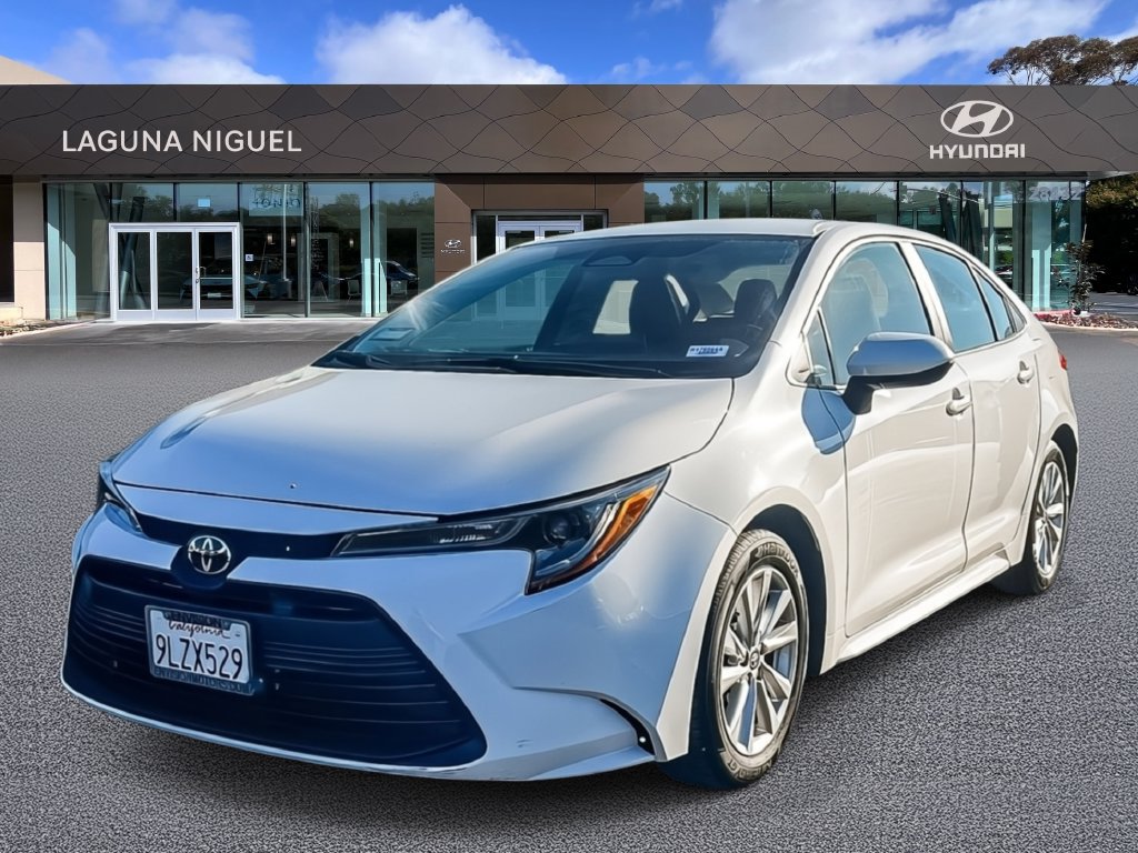 Used 2024 Toyota Corolla LE w/ LE Convenience Package FWD image 1