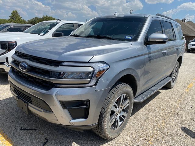 Used 2023 Ford Expedition XLT RWD image 2