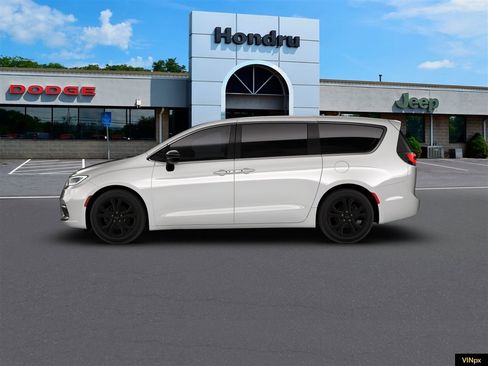 New 2026 Chrysler Pacifica Select image 3