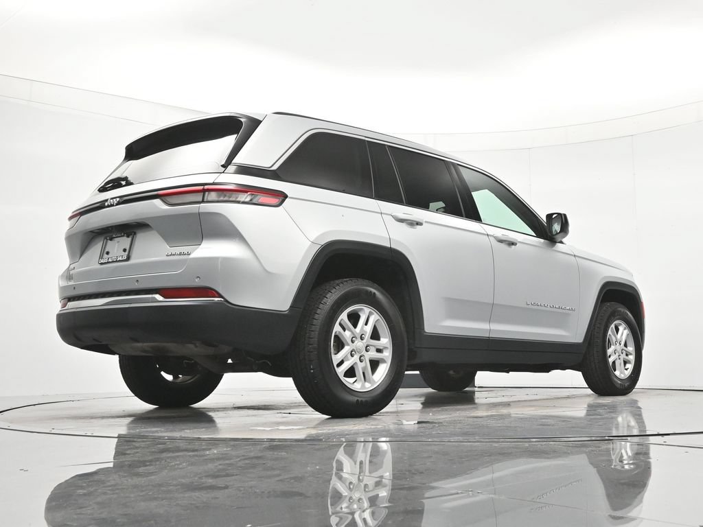 Used 2023 Jeep Grand Cherokee Laredo w/ Luxury Tech Group I AWD/4WD image 40