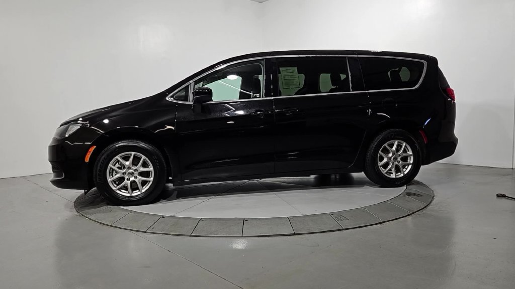 Used 2024 Chrysler Voyager LX FWD image 2