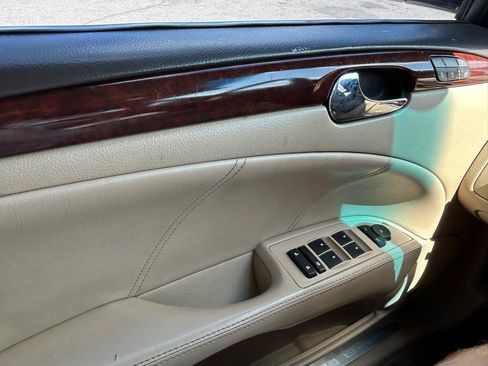 Used 2008 Buick Lucerne CXS FWD image 25