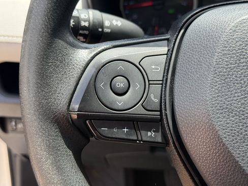 Used 2021 Toyota RAV4 XLE w/ Convenience Package FWD image 16