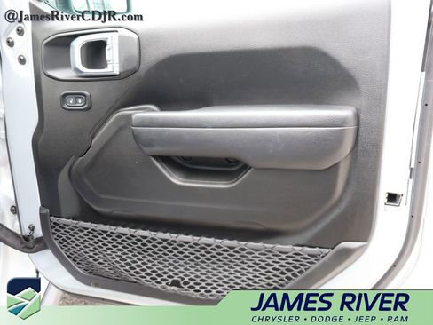 Used 2023 Jeep Wrangler Unlimited w/ Cold Weather Group AWD/4WD image 8