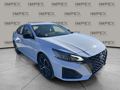 Used 2024 Nissan Altima 2.5 SR w/ SR Premium Package image 7