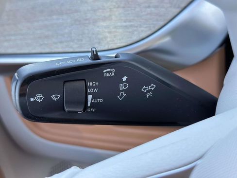 Used 2025 Volkswagen ID. Buzz 1st Edition image 23