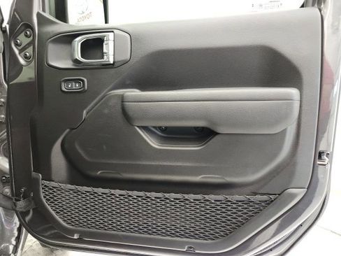 Used 2025 Jeep Wrangler Sport image 29