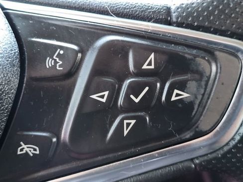 Used 2021 Chevrolet Equinox LS w/ LS Convenience Package FWD image 12