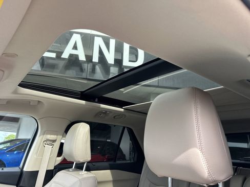 Used 2022 Ford Explorer Limited w/ Limited Technology Package image 23