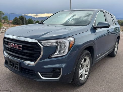 Used 2024 GMC Terrain SLE AWD/4WD image 3