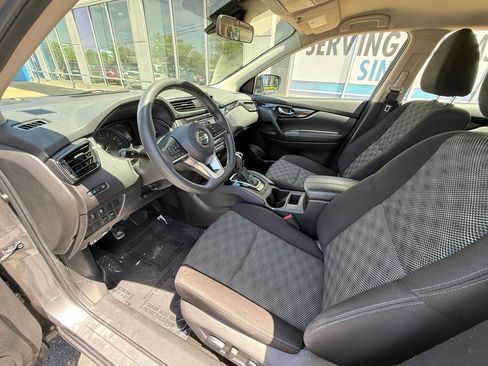 Used 2020 Nissan Rogue Sport SV FWD image 13
