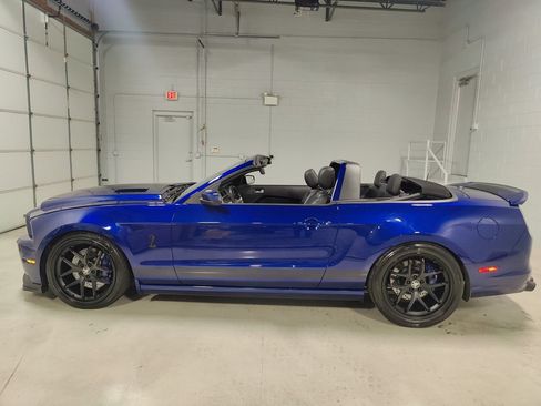 Used 2013 Ford Mustang Shelby GT500 RWD image 47