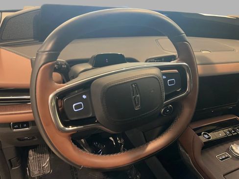 Used 2025 Lincoln Navigator Reserve AWD/4WD image 33