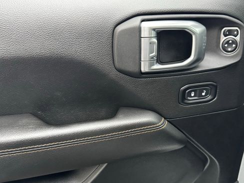 Used 2022 Jeep Gladiator Overland image 15