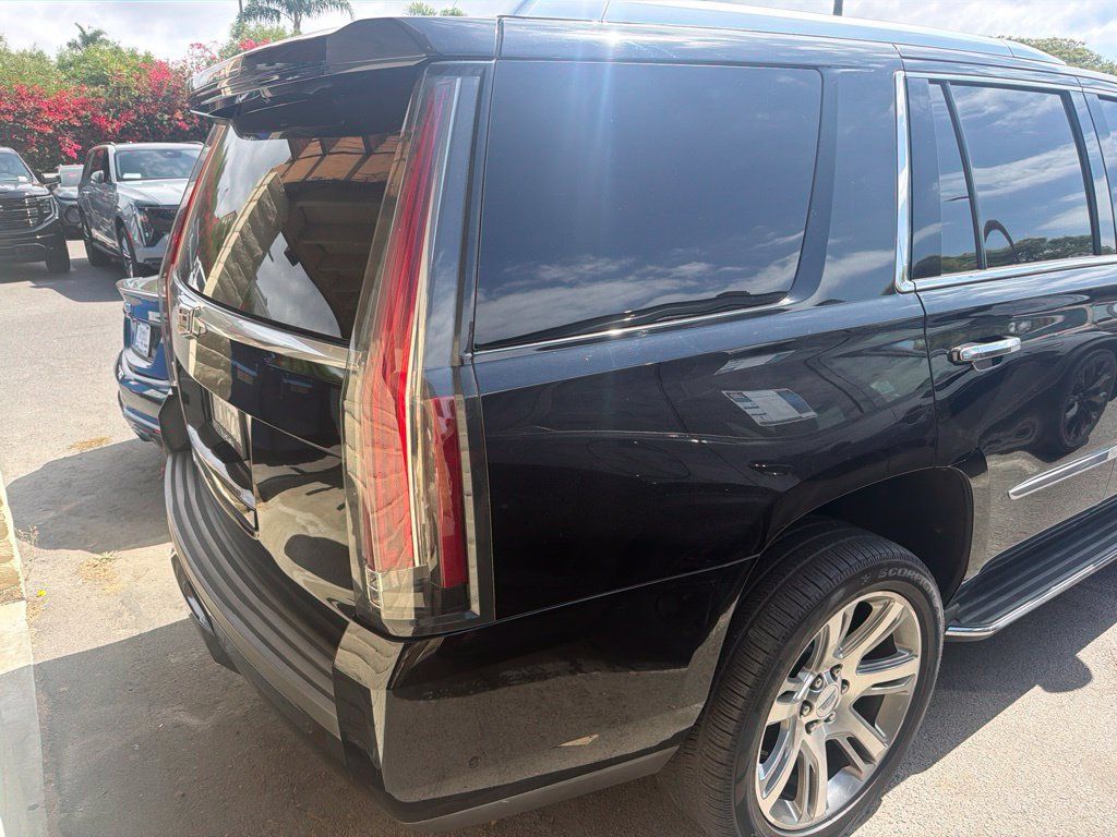 Used 2018 Cadillac Escalade Luxury RWD image 4