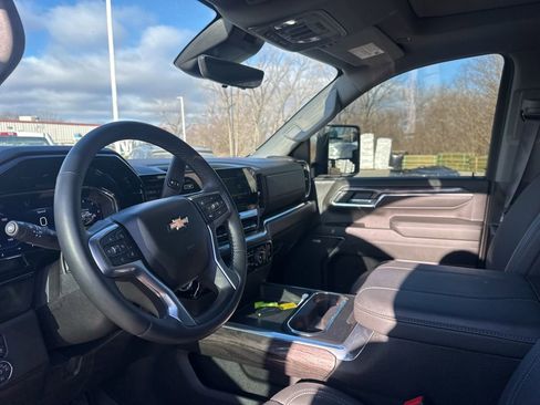 Used 2024 Chevrolet Silverado 2500 LTZ w/ LTZ Premium Package image 17