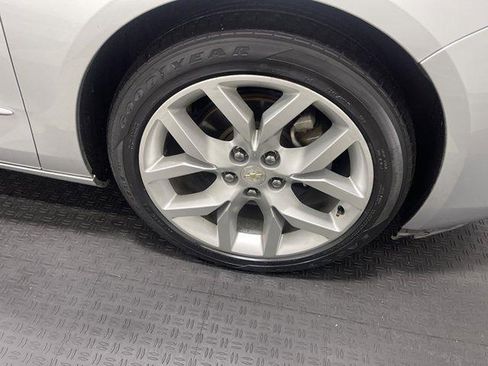 Used 2015 Chevrolet Impala LTZ FWD image 21
