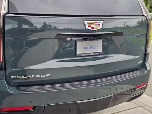 New 2026 Cadillac Escalade ESV Sport w/ Touring Package AWD/4WD image 15
