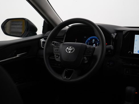 Used 2025 Toyota Camry LE image 14