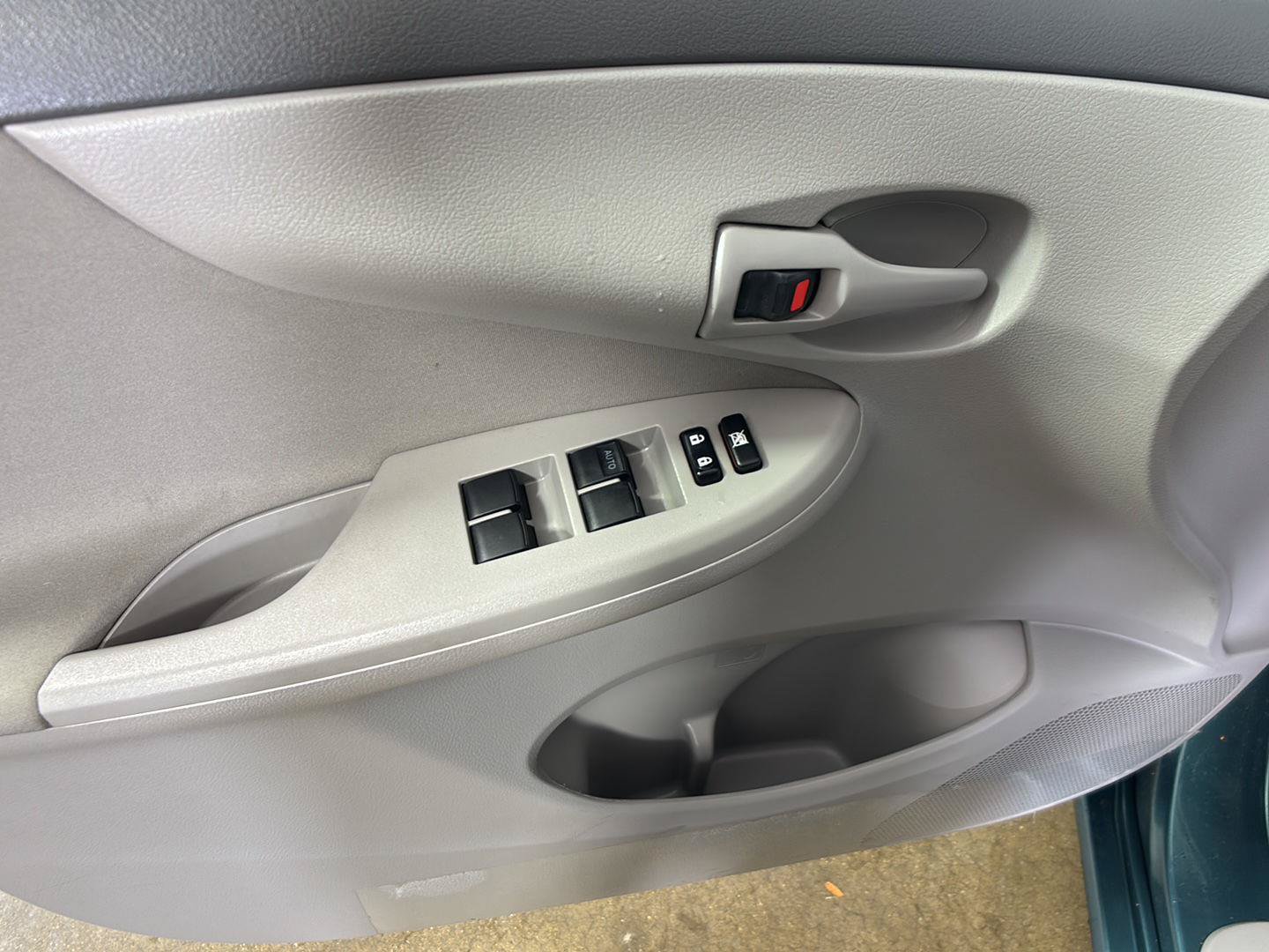 Used 2009 Toyota Corolla LE w/ All Weather Guard Pkg FWD image 26