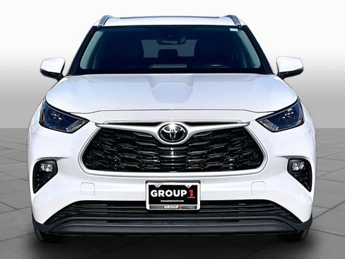 Used 2022 Toyota Highlander XLE FWD image 4