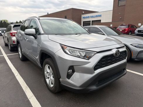 Used 2019 Toyota RAV4 XLE image 4