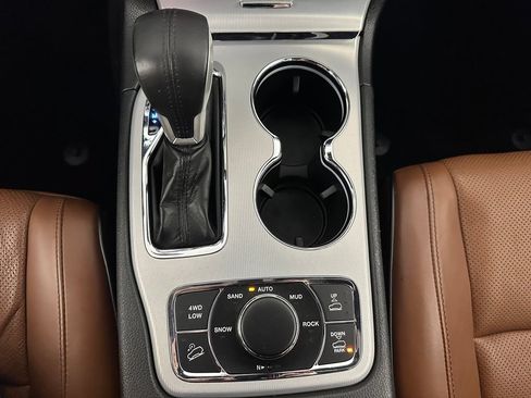 Used 2021 Jeep Grand Cherokee Summit AWD/4WD image 21