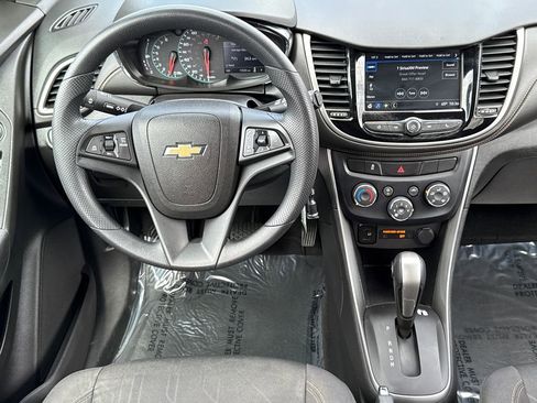 Used 2018 Chevrolet Trax LT w/ LPO, Cargo Package FWD image 19