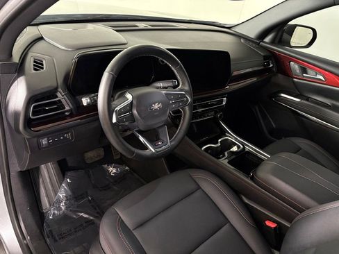 Used 2025 Chevrolet Traverse Z71 w/ Driver Confidence Package AWD/4WD image 18