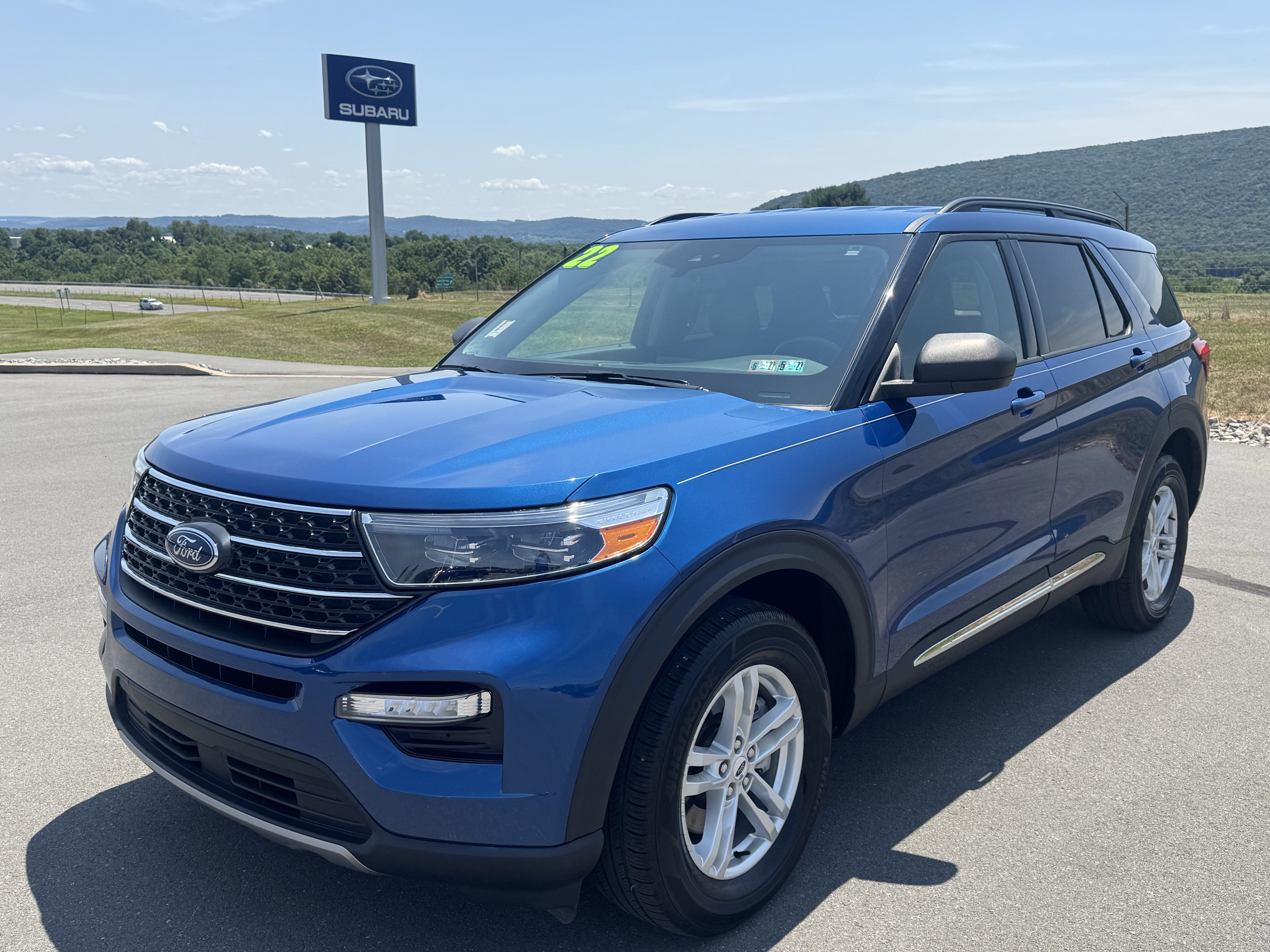 Used 2022 Ford Explorer XLT w/ Equipment Group 202A AWD/4WD image 8