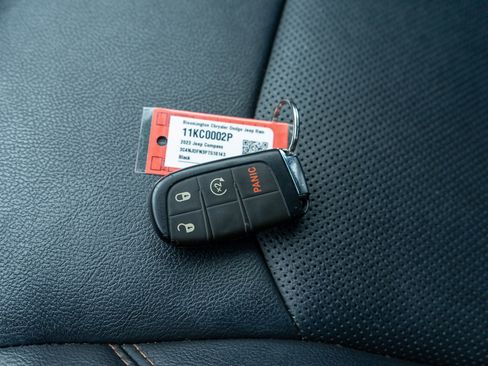 Used 2023 Jeep Compass Latitude image 28