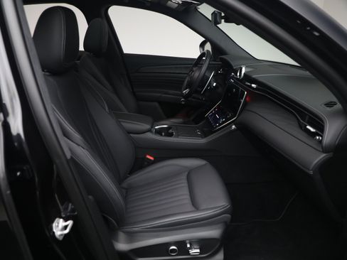 Certified 2023 Maserati Grecale GT AWD/4WD image 16