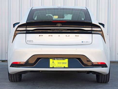 Used 2025 Toyota Prius Plug-In Hybrid XSE image 10