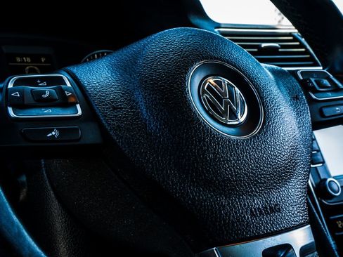 Used 2013 Volkswagen Passat 2.5 SEL Premium FWD image 24