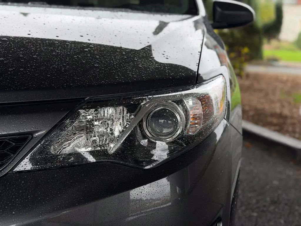 Used 2012 Toyota Camry SE FWD image 11