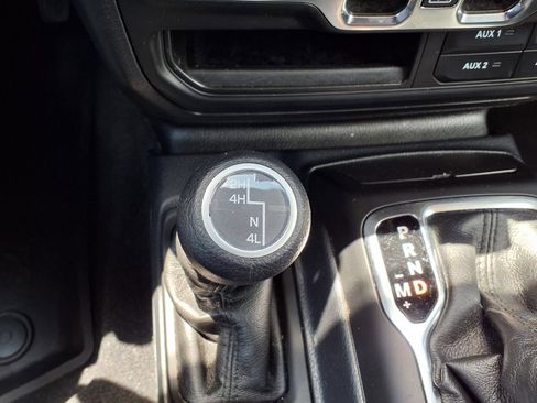 Used 2023 Jeep Gladiator Sport AWD/4WD image 12