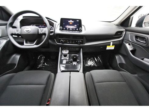 Used 2025 Nissan Rogue S FWD image 7