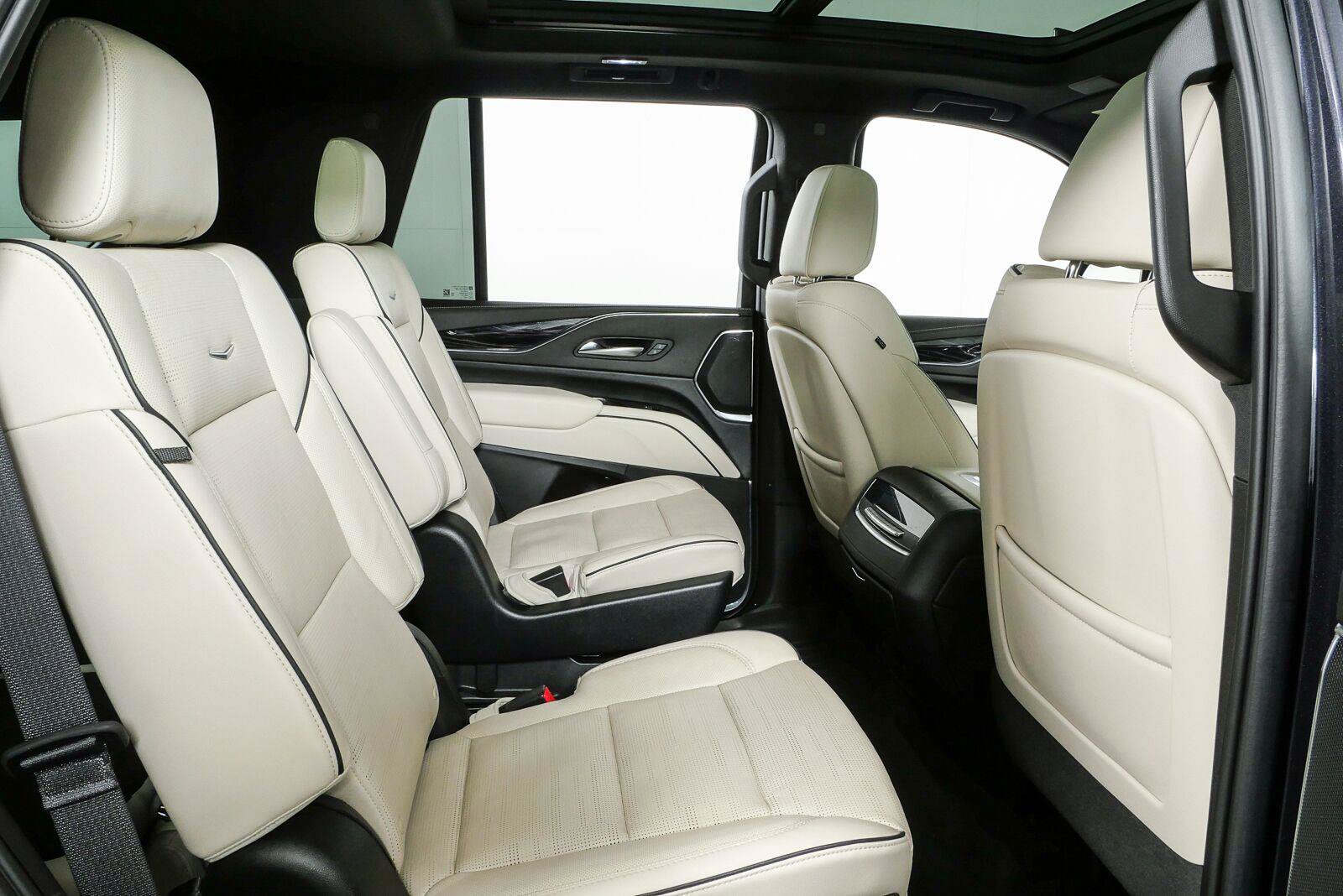 Certified 2023 Cadillac Escalade Sport AWD/4WD image 24