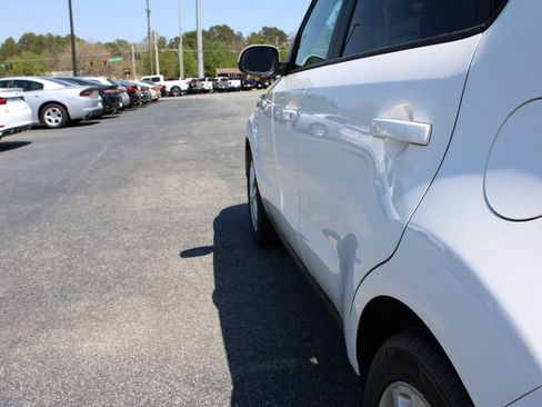 Used 2019 Kia Soul + image 14