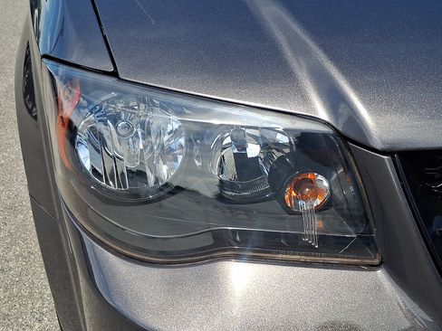 Used 2014 Dodge Grand Caravan SXT FWD image 9