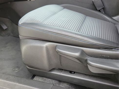 Used 2025 Chevrolet Trax LT w/ LT Convenience Package FWD image 12