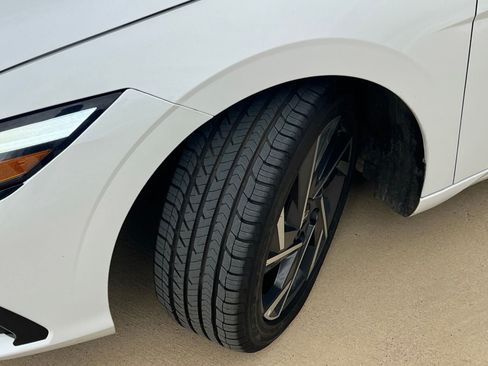 Used 2025 Hyundai Elantra SEL FWD image 9